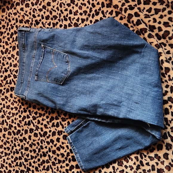 NWT DISTRESSED Levi's 711 Skinny Jeans - Picture 3 of 5